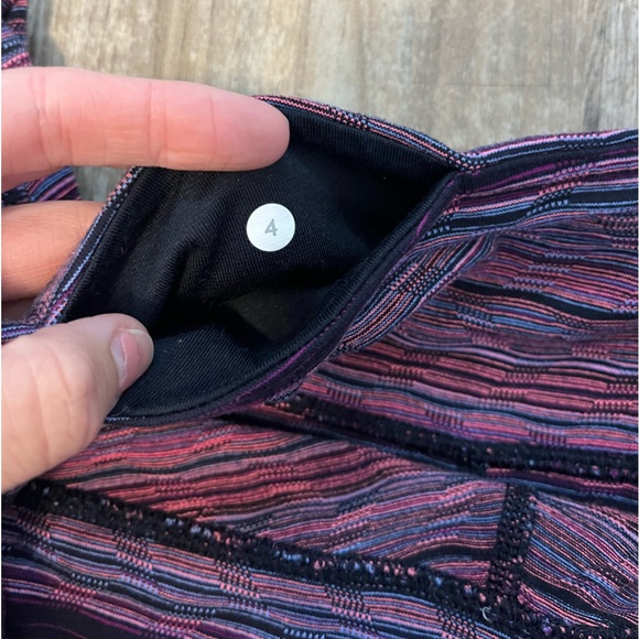 Lululemon Wunder Under Luxtreme 22” Leggings Cyber Stripe, size 4 - Picture 5 of 6